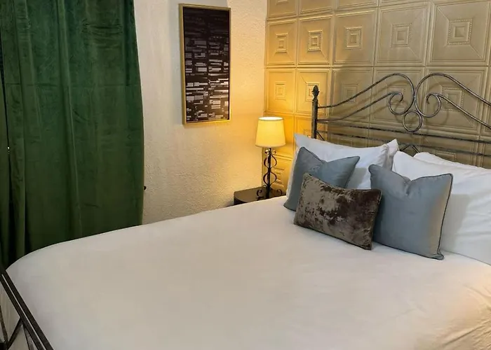 Hotel The Block Basic - Queen Bisbee
